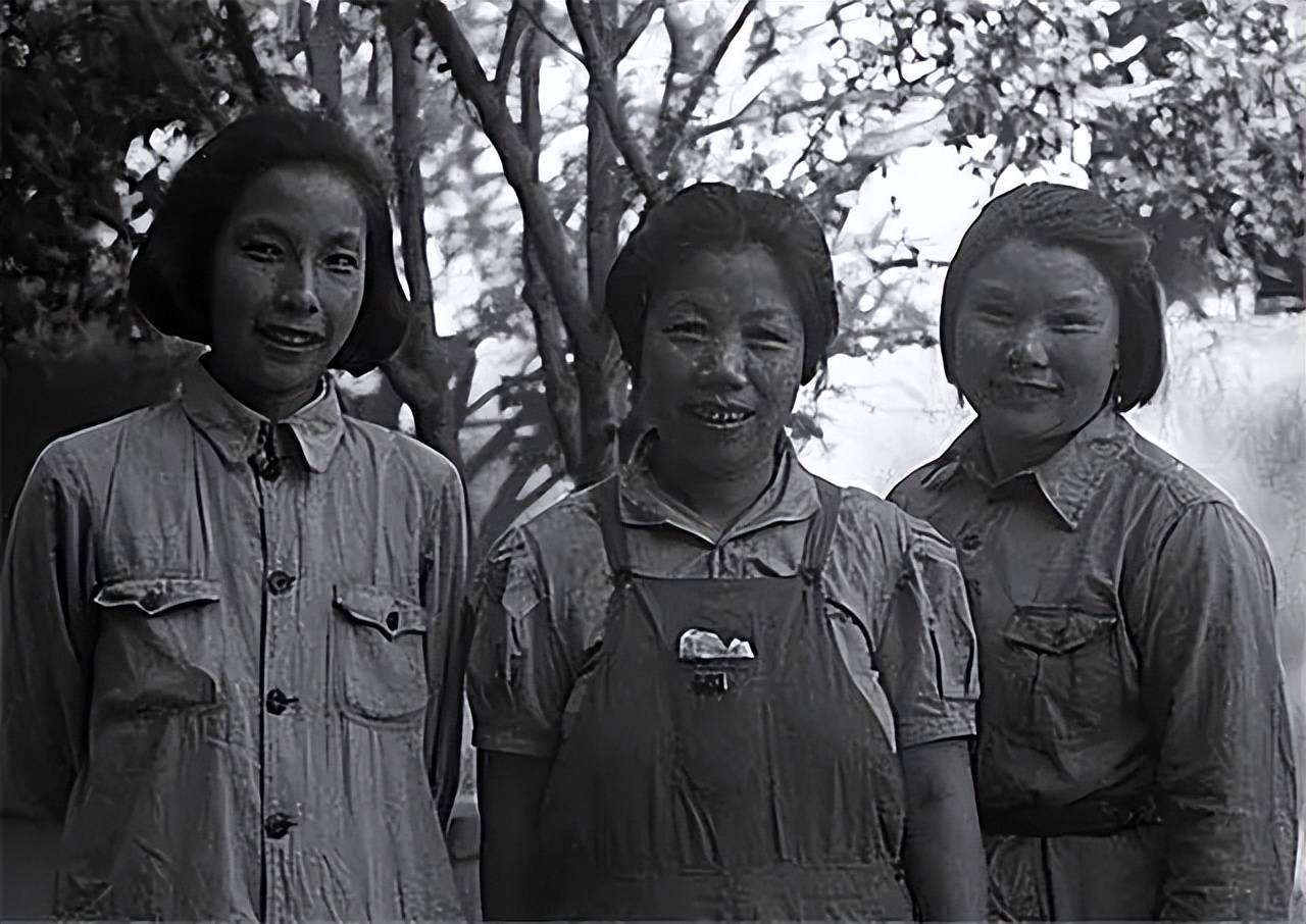 康克清18岁成朱德夫人,一生无儿无女,临终遗言六个字