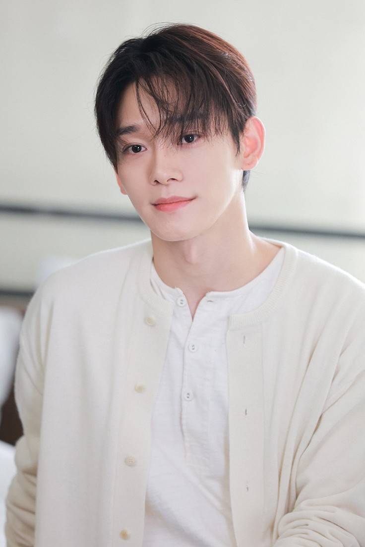 exo金钟大带两个女儿出游,打脸洗白的粉丝,因为粉丝说没有二胎