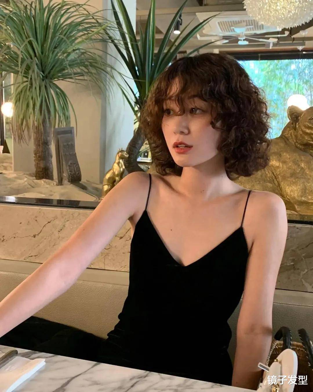 40岁女性必选齐脖层次卷发展现成熟魅力