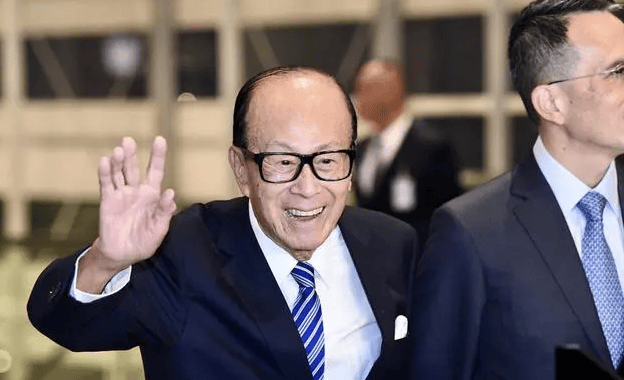 被李嘉诚说中了，凡手持2套房以上的中国家庭，未来或注定3种结局