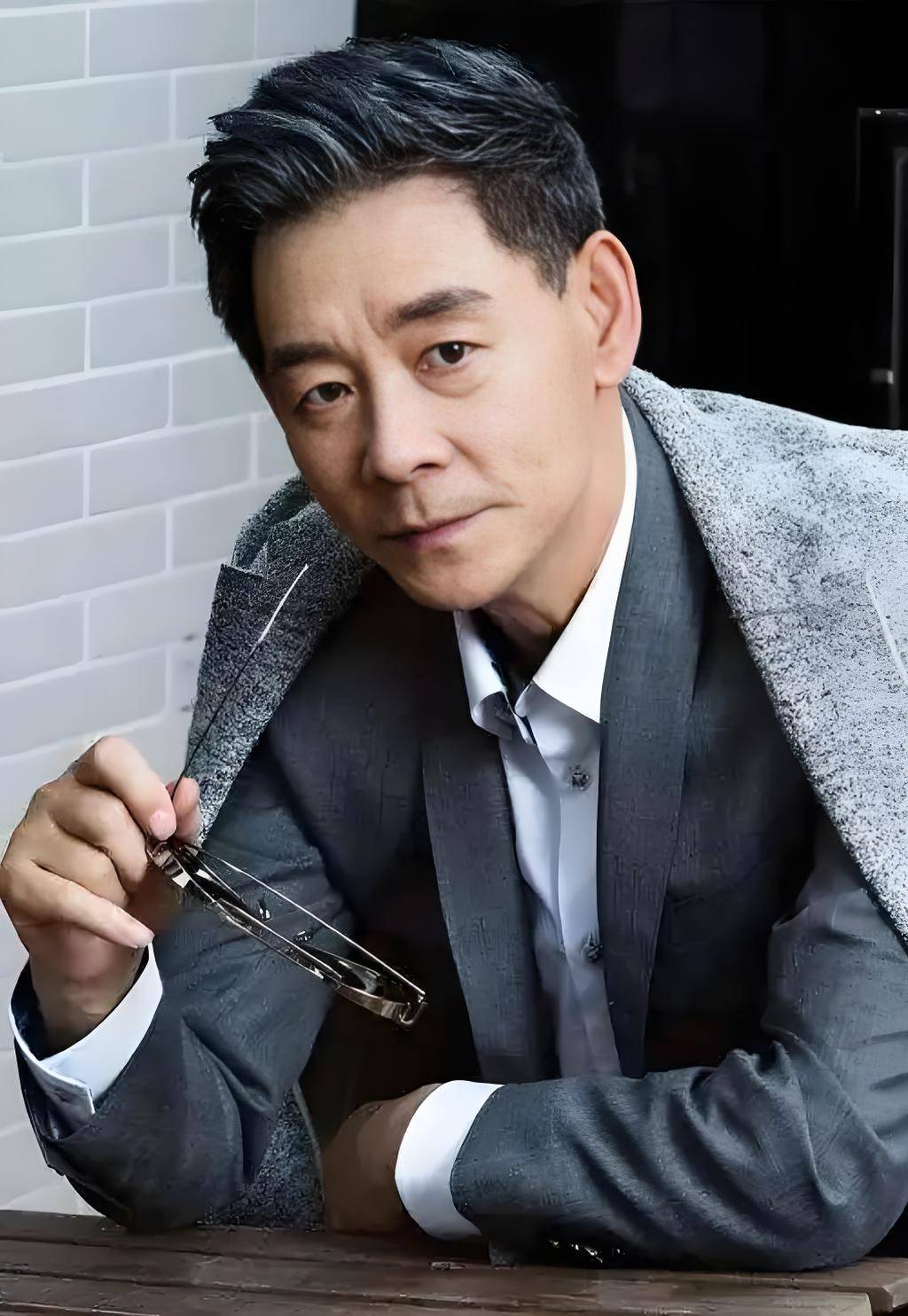 李光复:金条当玩具,文物挖泥巴,78岁仍演戏,坐拥上亿四合院