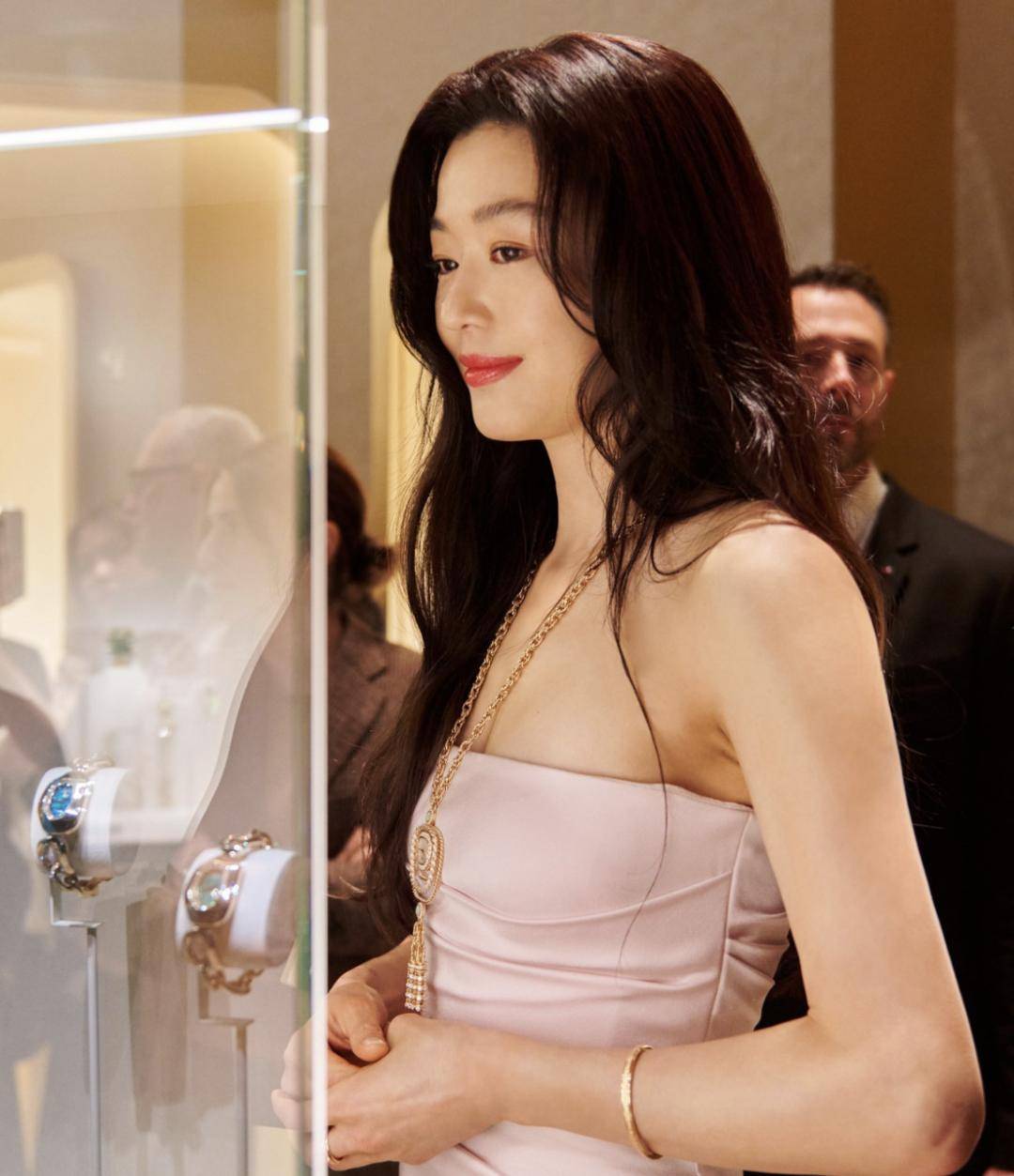 韩国民女神老公疑塌房，投资亏损150亿，女方复出拼命补漏！_搜狐网