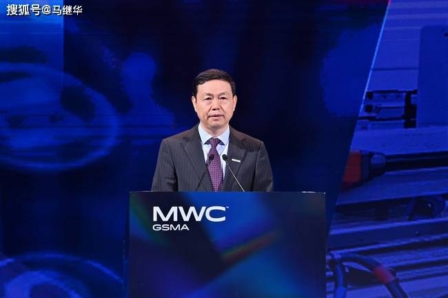 中国移动董事长杨杰：“AI+”引领智能涌现，开启碳硅融合新未来