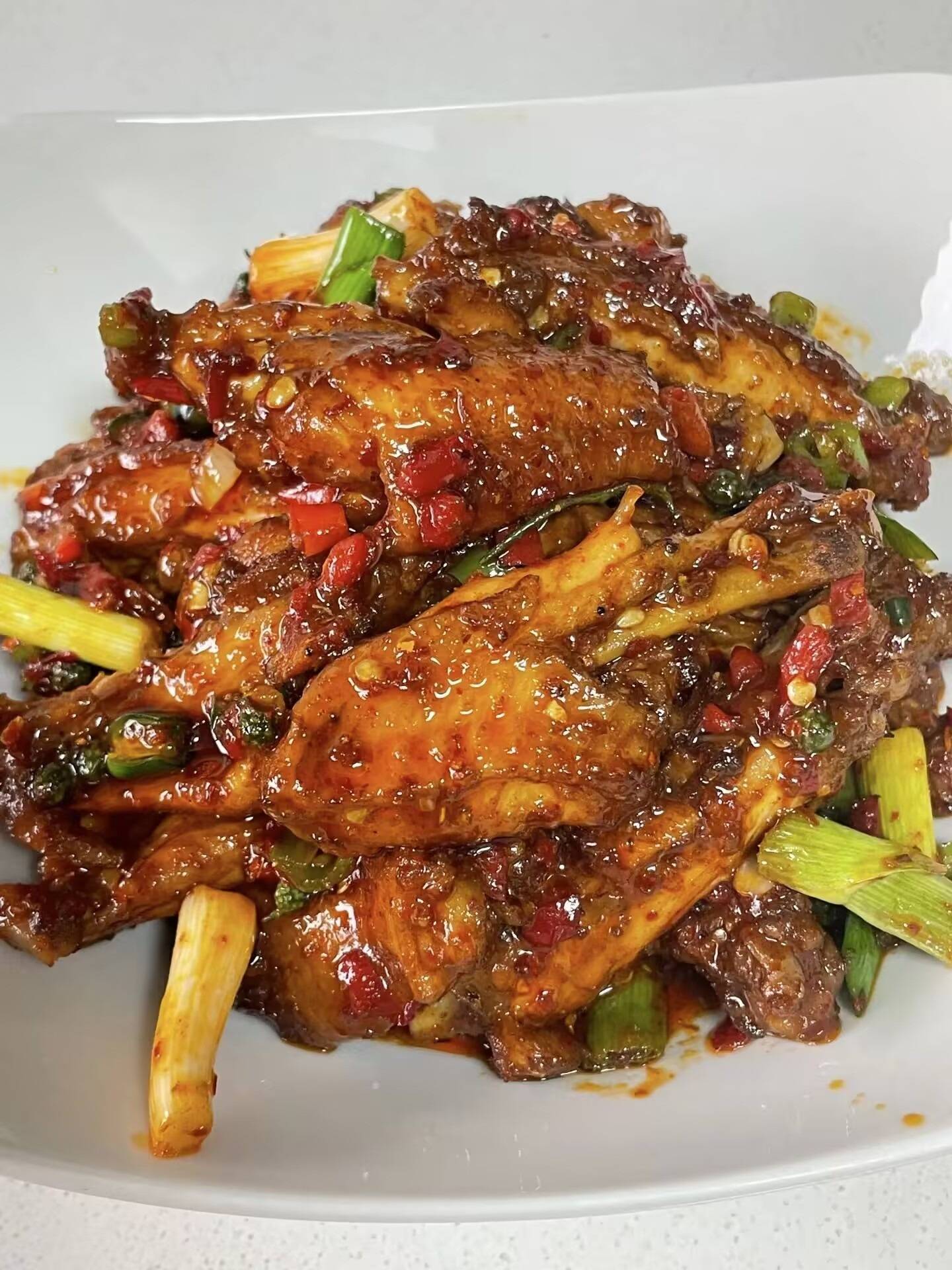 好吃到嘬手指的香辣鸡翅教程来啦！食材做法