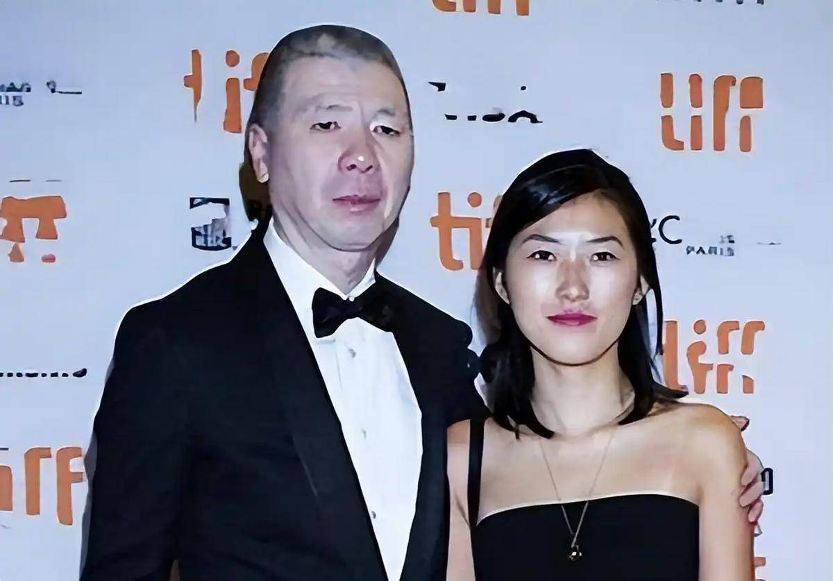 冯小刚前妻张娣,忍耐徐帆七年离婚,单身抚养女儿22年未再嫁