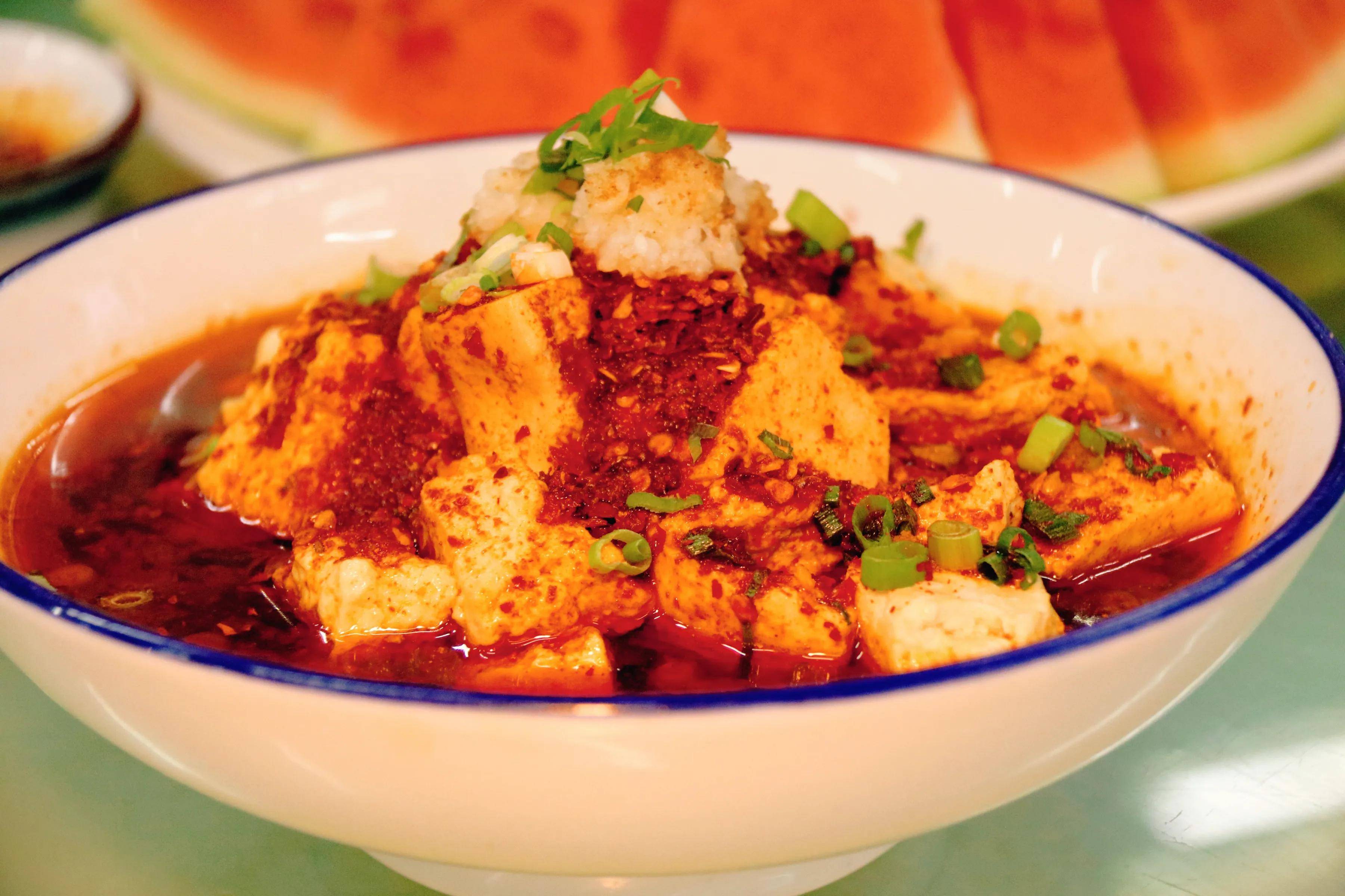 寻味三原非遗美食,探访七碟子八碗白封肉夹馍