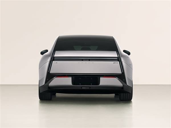 全新小鹏P7续航突破820km，年内上市，电池及续航信息曝光
