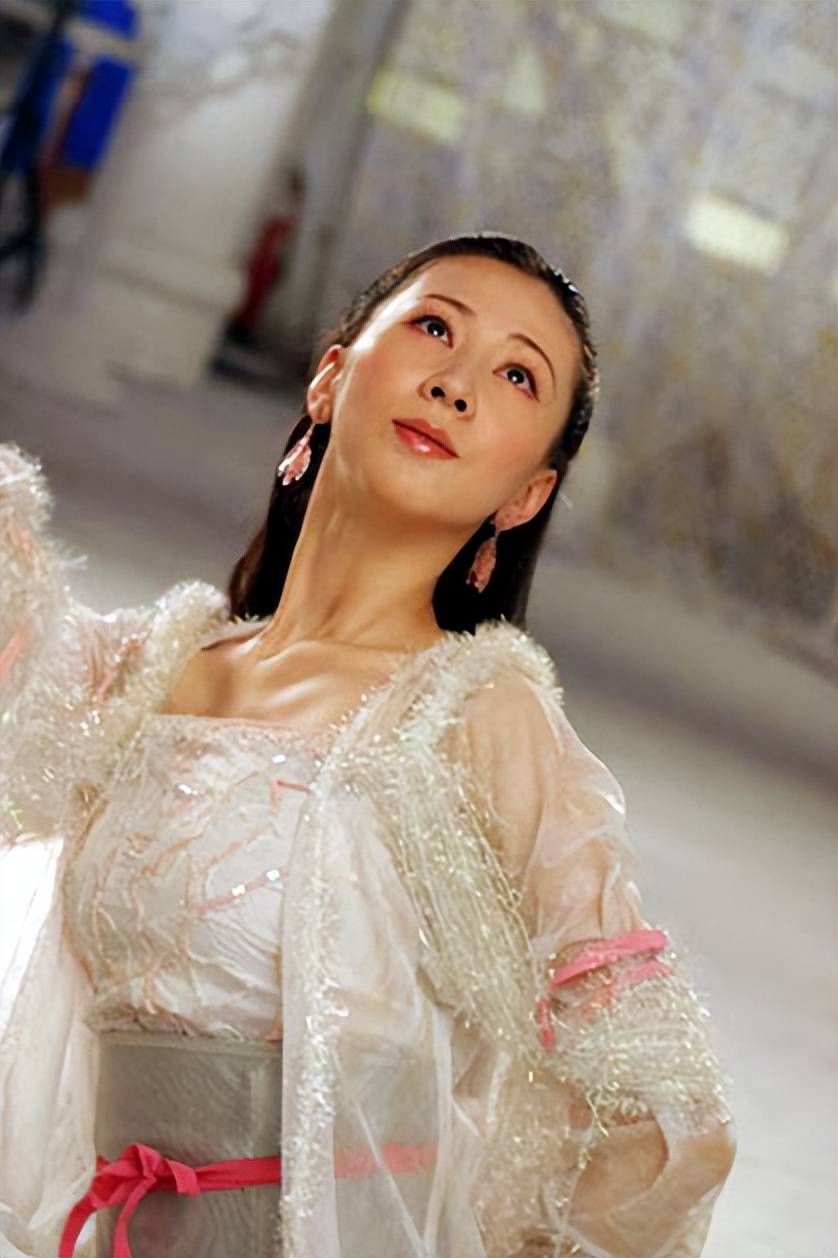 汤加丽,与父母关系缓和,离婚后未再婚,成舞蹈老师