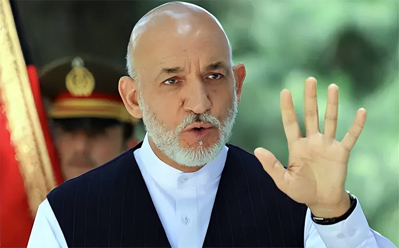 21年阿富汗现总统跑路,前总统却坚守喀布尔!卡尔扎伊,为啥不跑