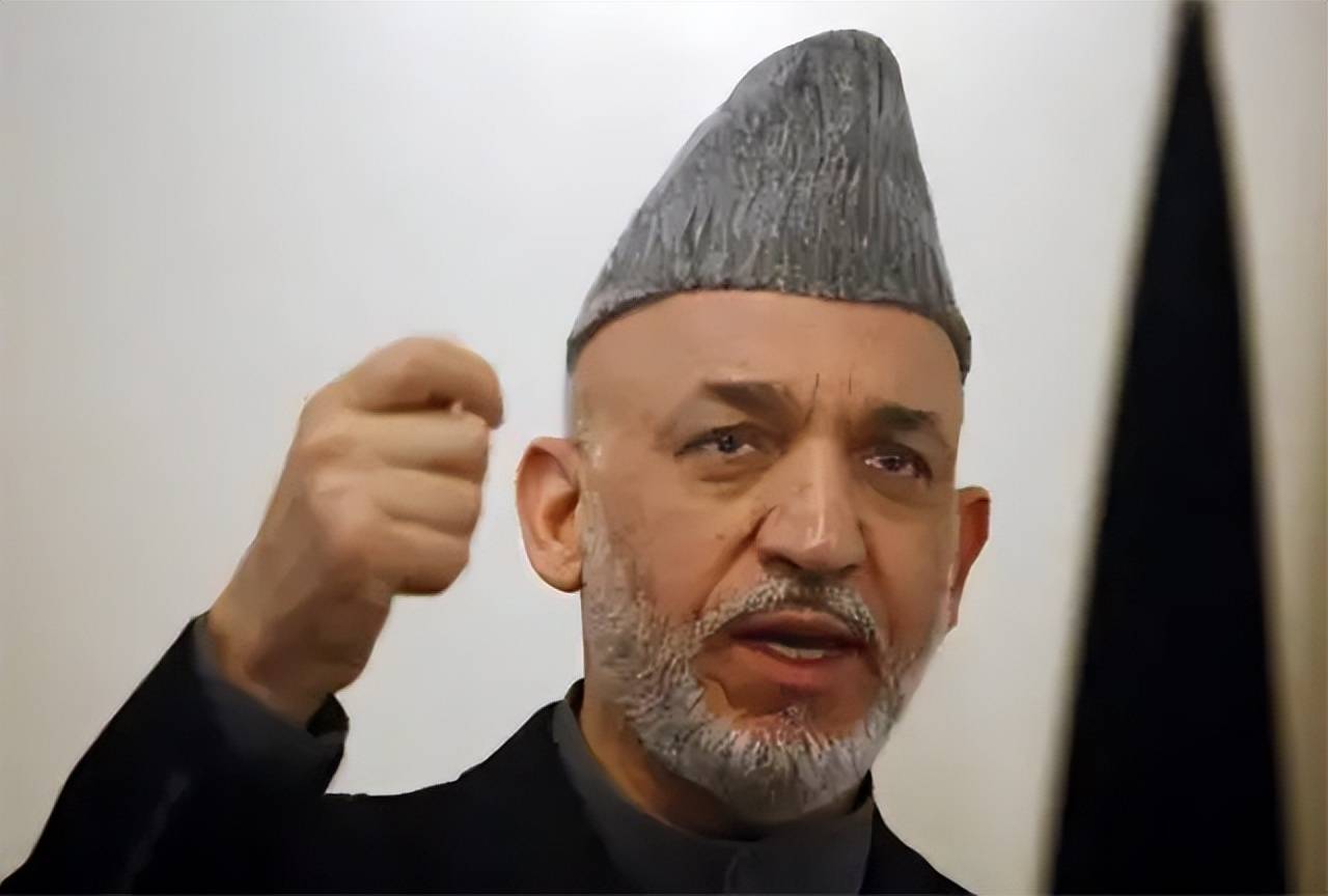 21年阿富汗现总统跑路,前总统却坚守喀布尔!卡尔扎伊,为啥不跑