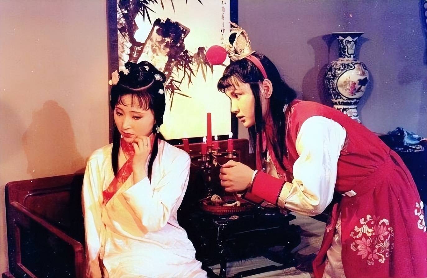 红楼梦中袭人和宝玉说悄悄话__红楼梦宝玉告白