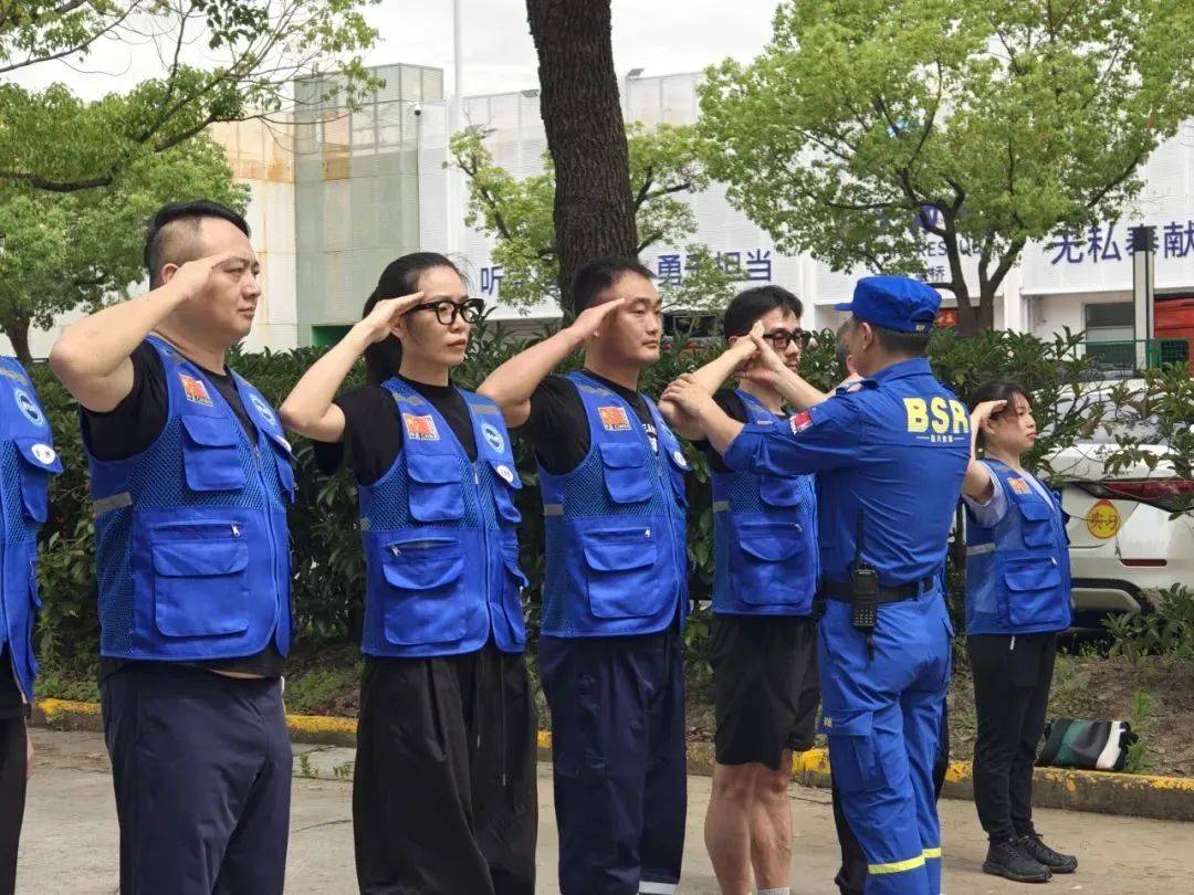 上海蓝天救援队2025第四期新人培训圆满完成