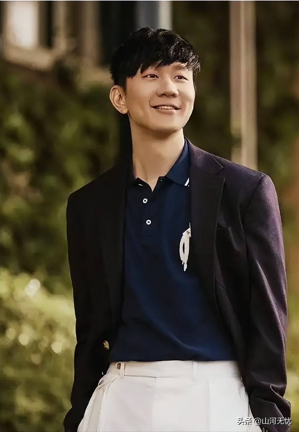 44岁林俊杰在日本,约会24岁女友,女友年轻漂亮,据说年底完婚