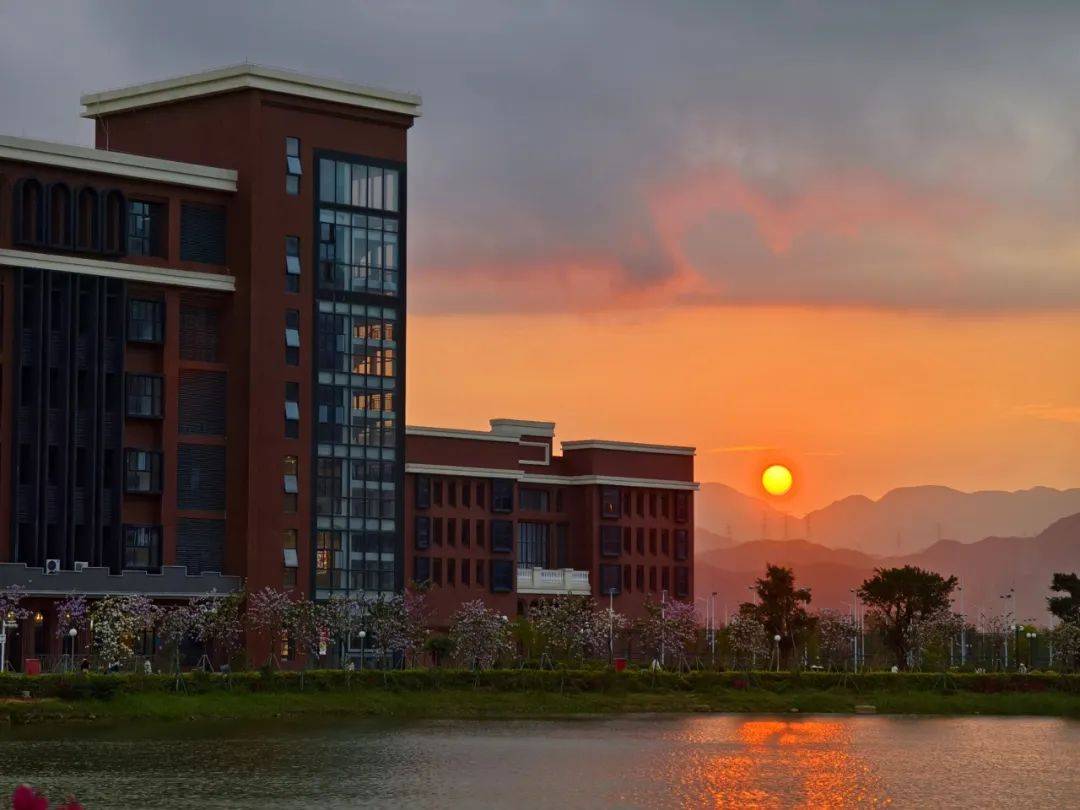 本科梦从这里启航,欢迎填报广州华立学院 13656