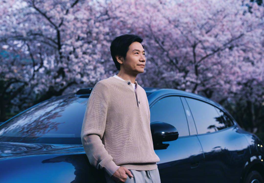 李·朱恩（Lei Jun）拥有他的年轻人，谁直接“打