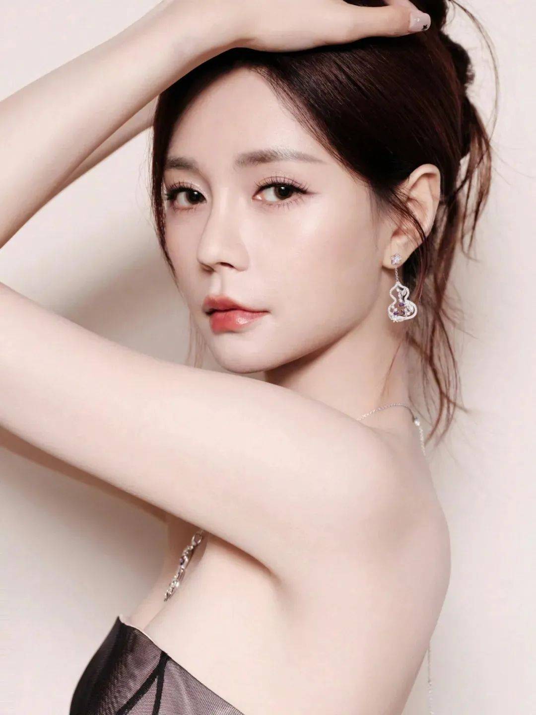 抹胸黑纱裙,被姐姐美晕了!