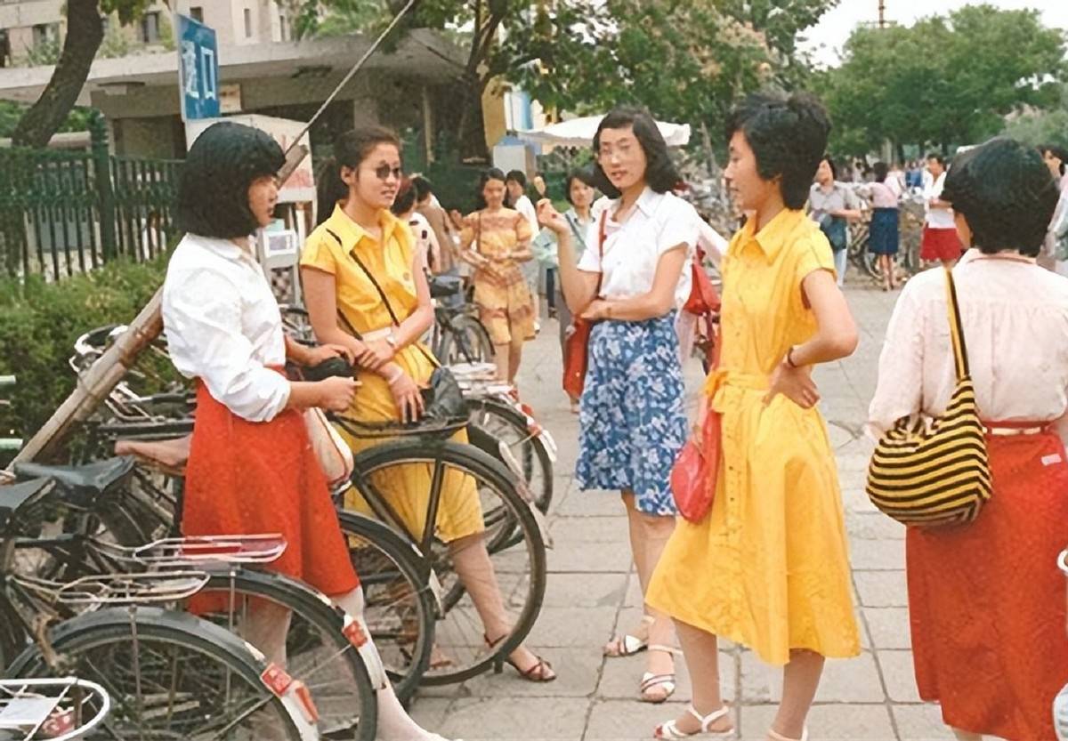 七八十年代风靡全国的"的确良",是一种什么面料?为何消失了?