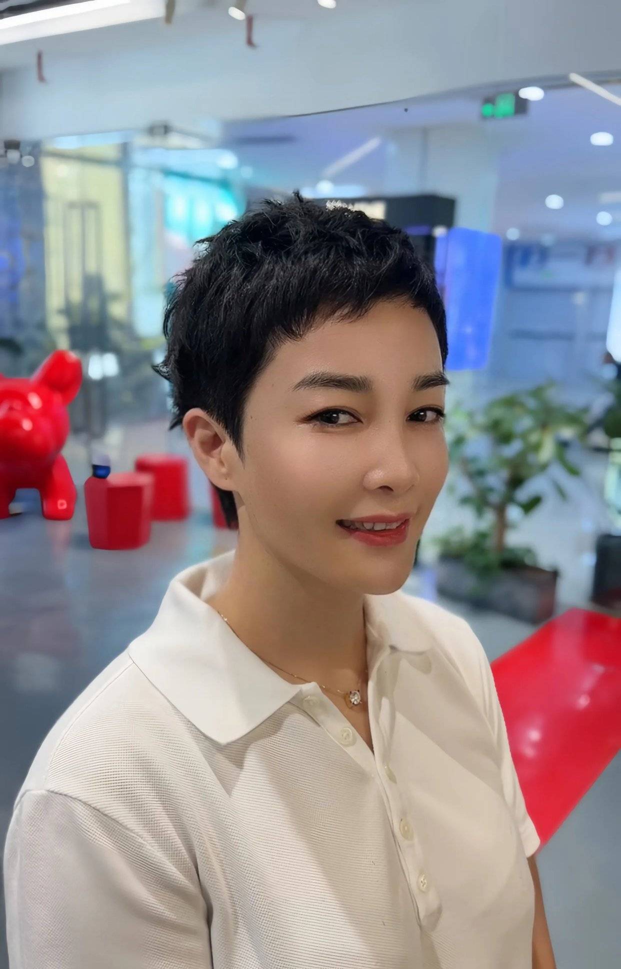 超短发以短为笔勾勒女性多元魅力