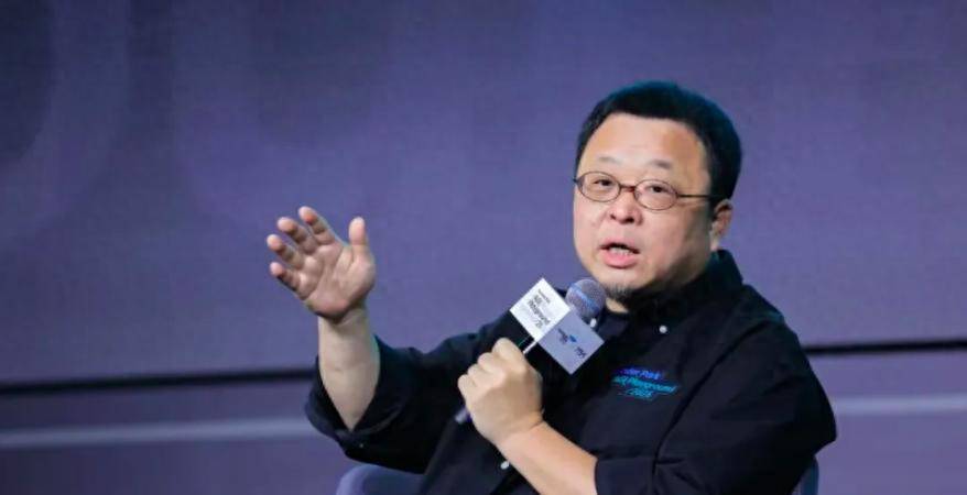 罗永浩：烧了很多钱后，我发现AR眼镜十年内都不可能商业化
