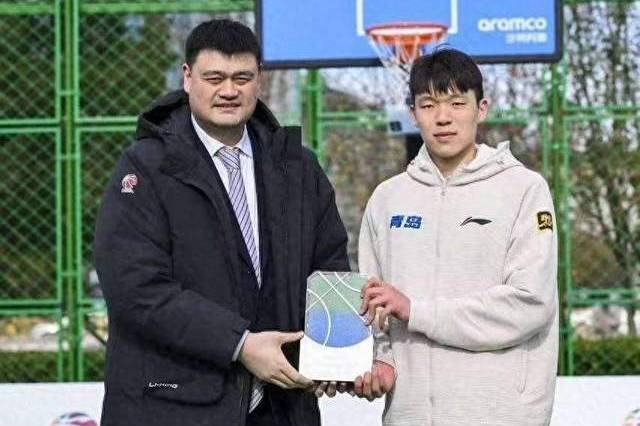 殷殷嘱托!姚明-选秀只是杨瀚森职业生涯中的一步 他要继续加油!
