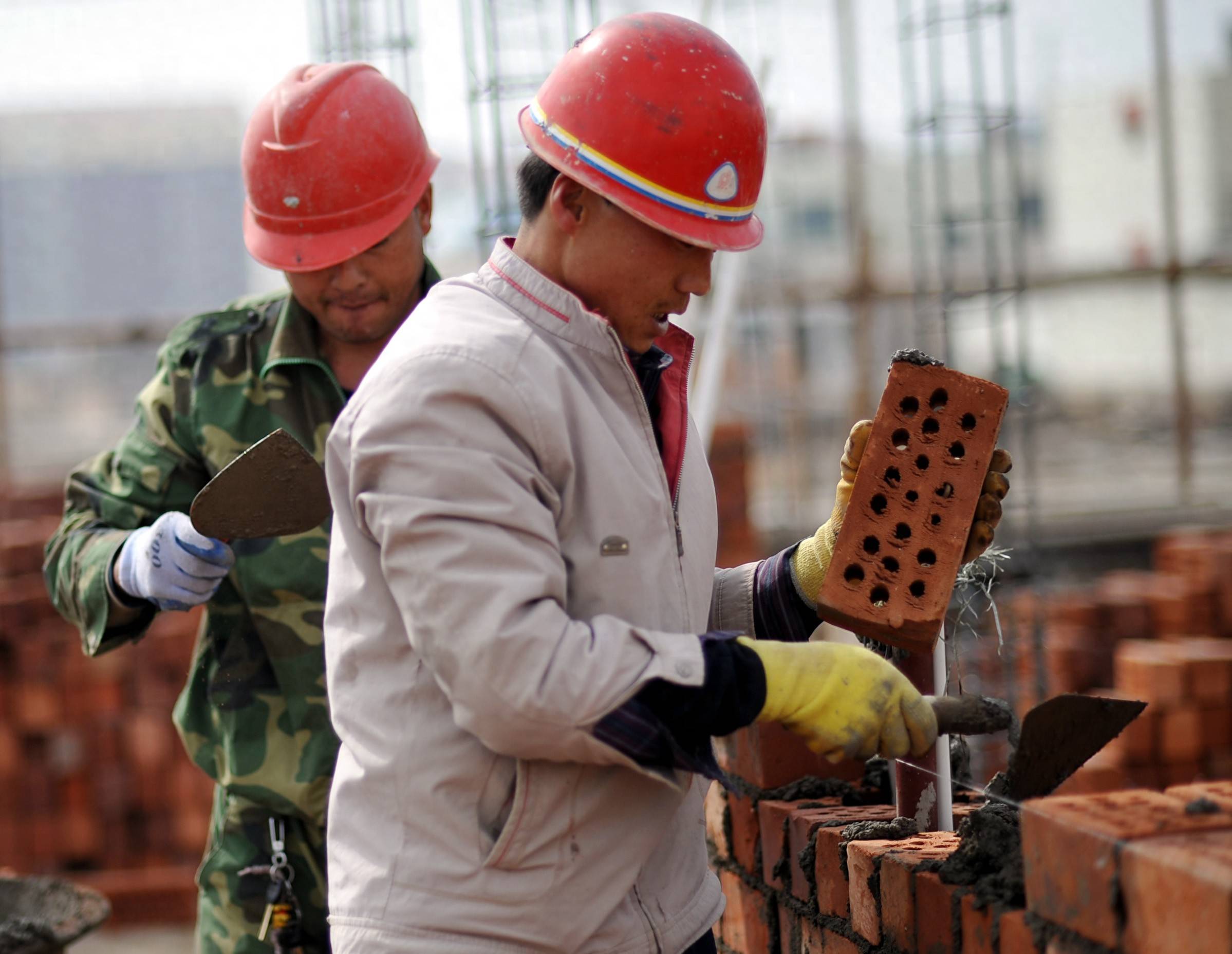 以色列开始重建,中国工人全面参与!为什么导弹来了都不回国?