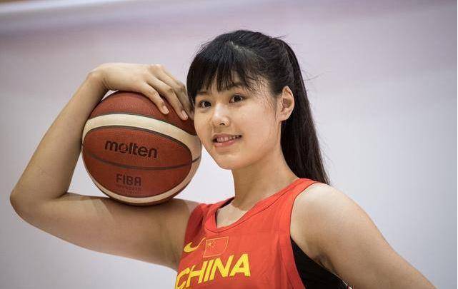 WNBA没打完，又签土耳其豪门，上缴广东队，李月汝薪酬剩多少？