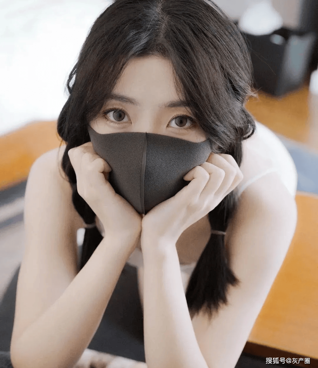 玩偶姐姐露脸证件照曝光,一个传奇网黄的跌宕人生