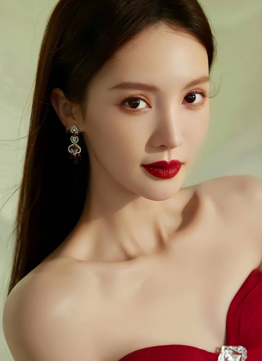 模样又变了!颜值成谜的金晨,与之前的状态不再是一个档次