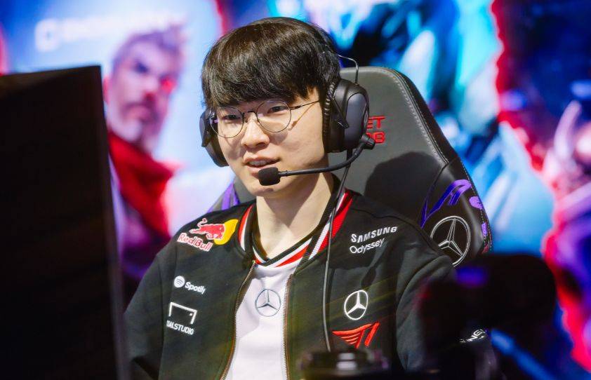 T1逆风翻盘CFO，Faker五局大战助力LOL官方狂送炸鸡