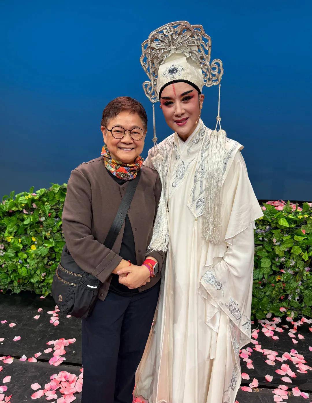 香港演出越剧大师茅威涛,米雪率众星捧场,张德兰隐退37年罕露面