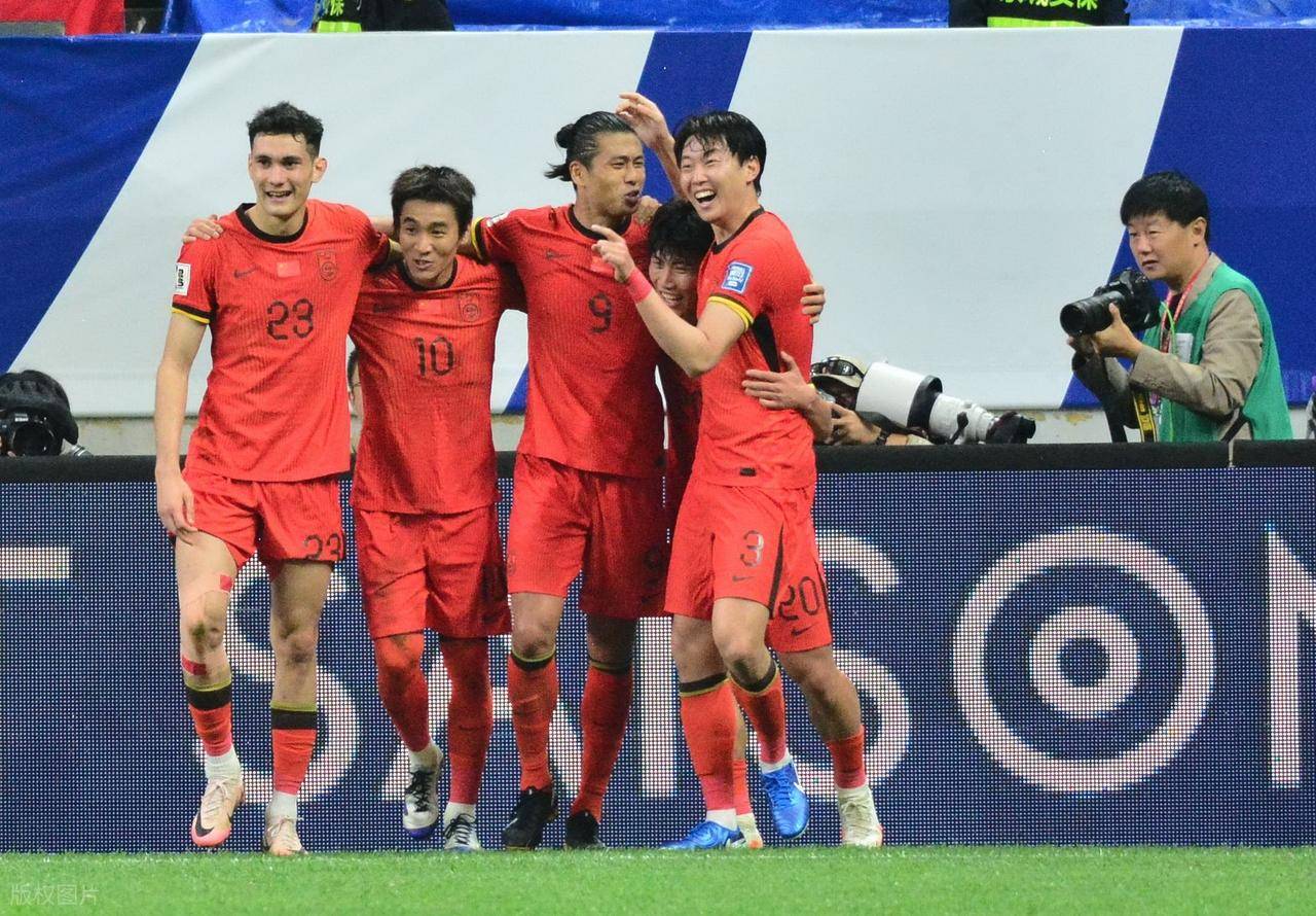 CCTV5直播国足东亚杯首战：终结五连败？首发阵容揭秘