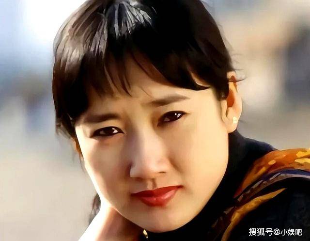 65岁成方圆近况曝光,老了很多,两婚两离没子女,被爱伤透至今单身_