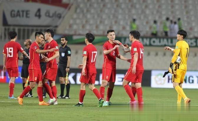 国足惨遭逆转！青训之痛难解？中国足球未来何去何从