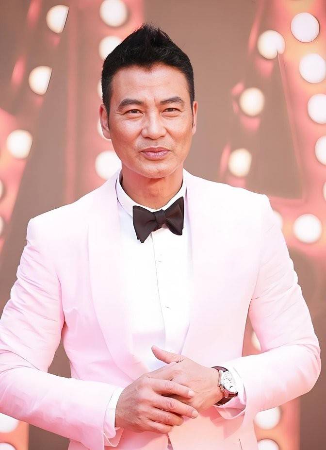 他是"最干净"的男演员,为妻女买26套房,最大梦想是回山东养老