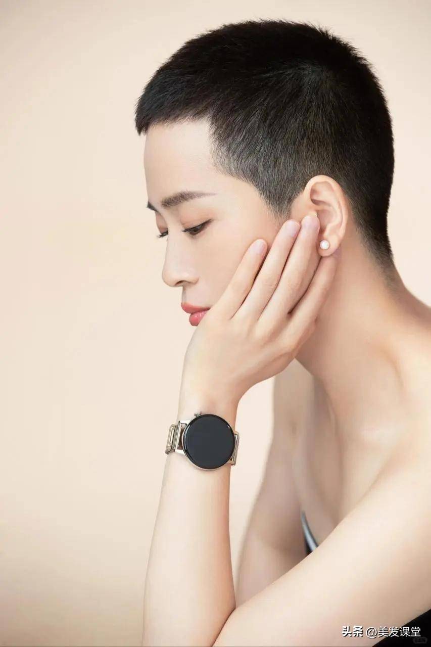 太炸裂了,剪寸头的女生,帅气秒杀男生!