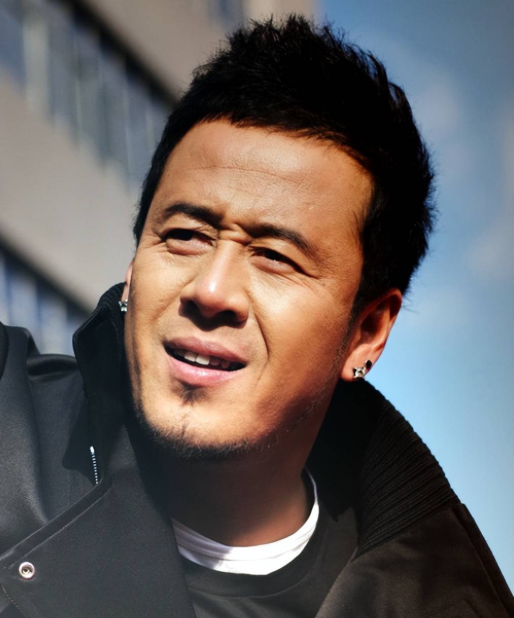 原来他心平气和的和大家交流私下生活和音乐见解,因为一条看着不舒服