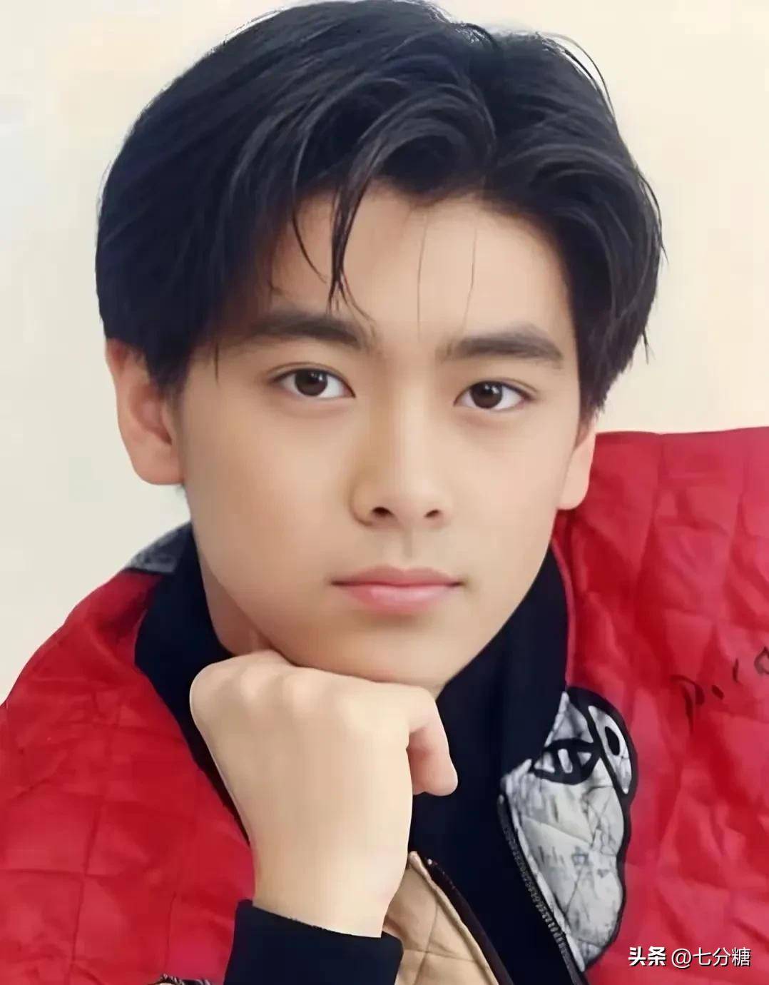 10位男明星18岁时候的照片,谁更帅气?我猜80%的人喜欢黎明