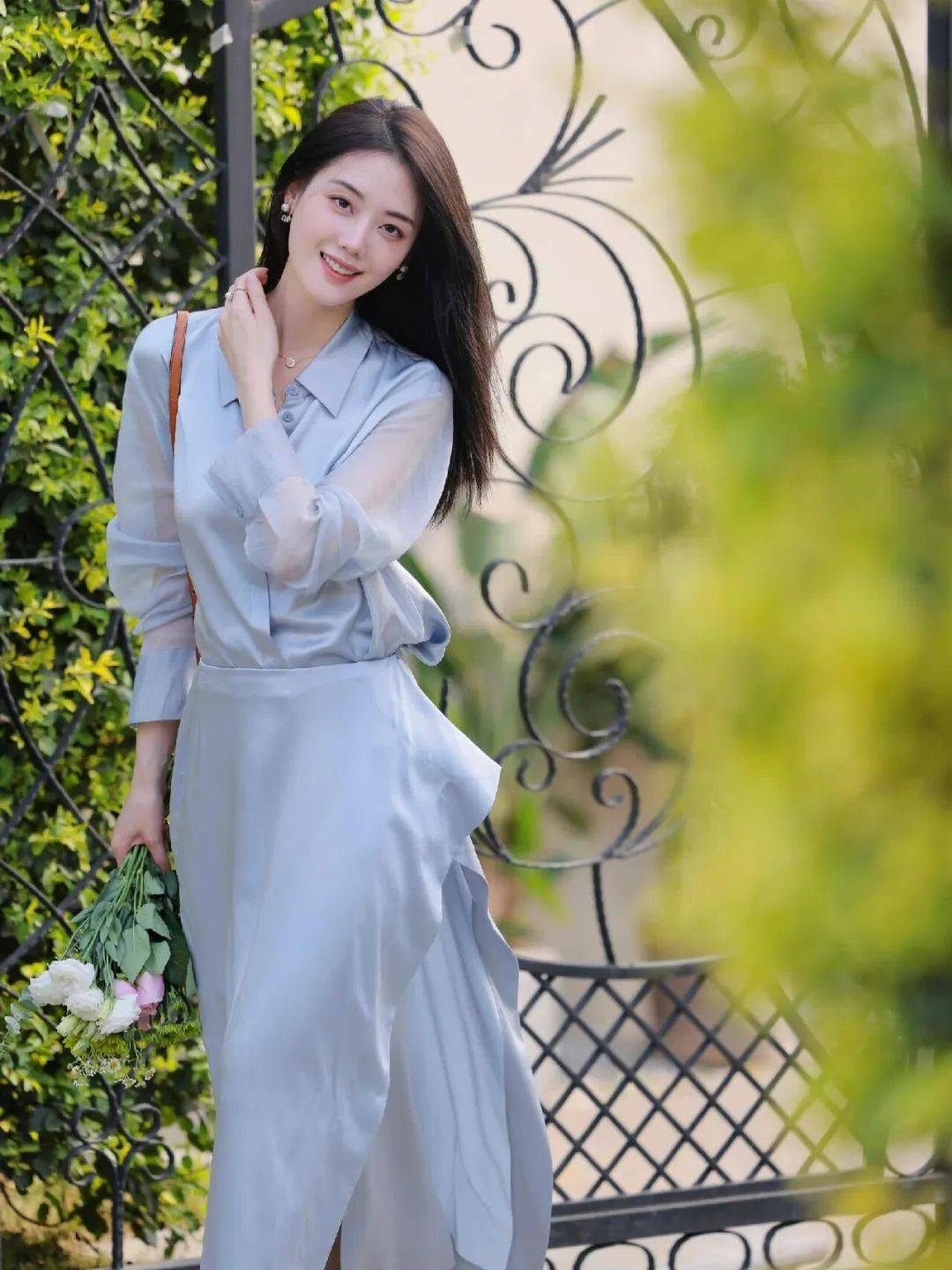 穿裙子拍照,漂亮气质又甜美,优雅知性又迷人显身材