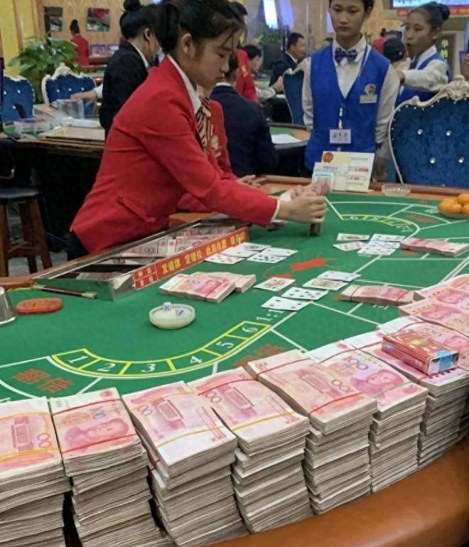 男的生拔指甲,女的遭多人折磨,真实边境赌博被扒,网友怒骂活该