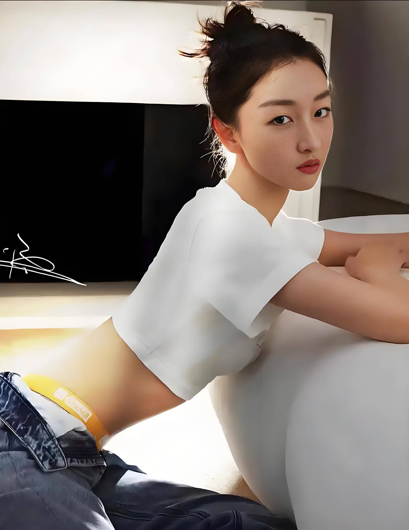 为什么周冬雨喜欢穿性感装?有玄机!