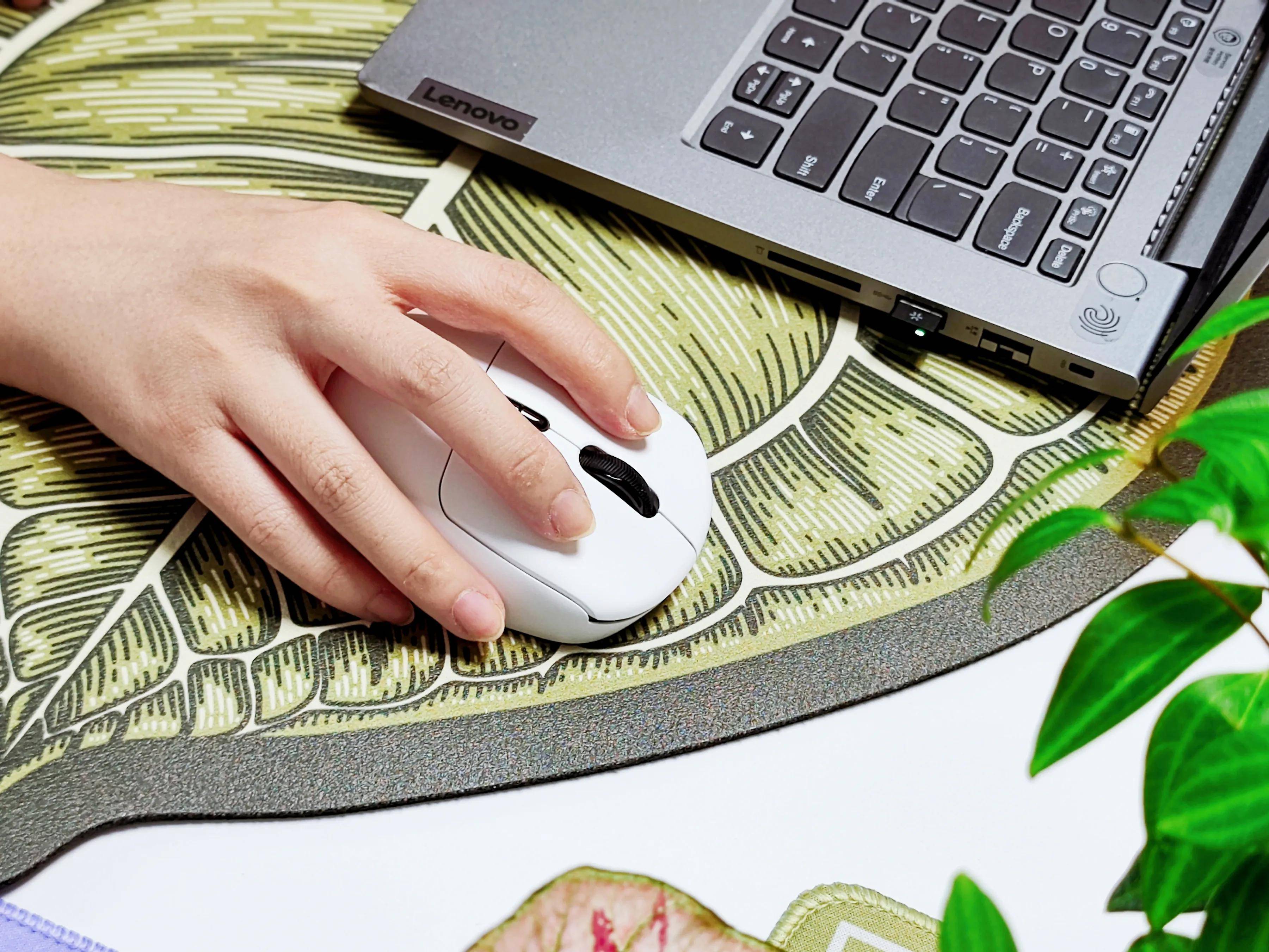 双8K+右手优化:性能怪兽也有舒适握感,雷柏VT3系列二代电竞鼠标!