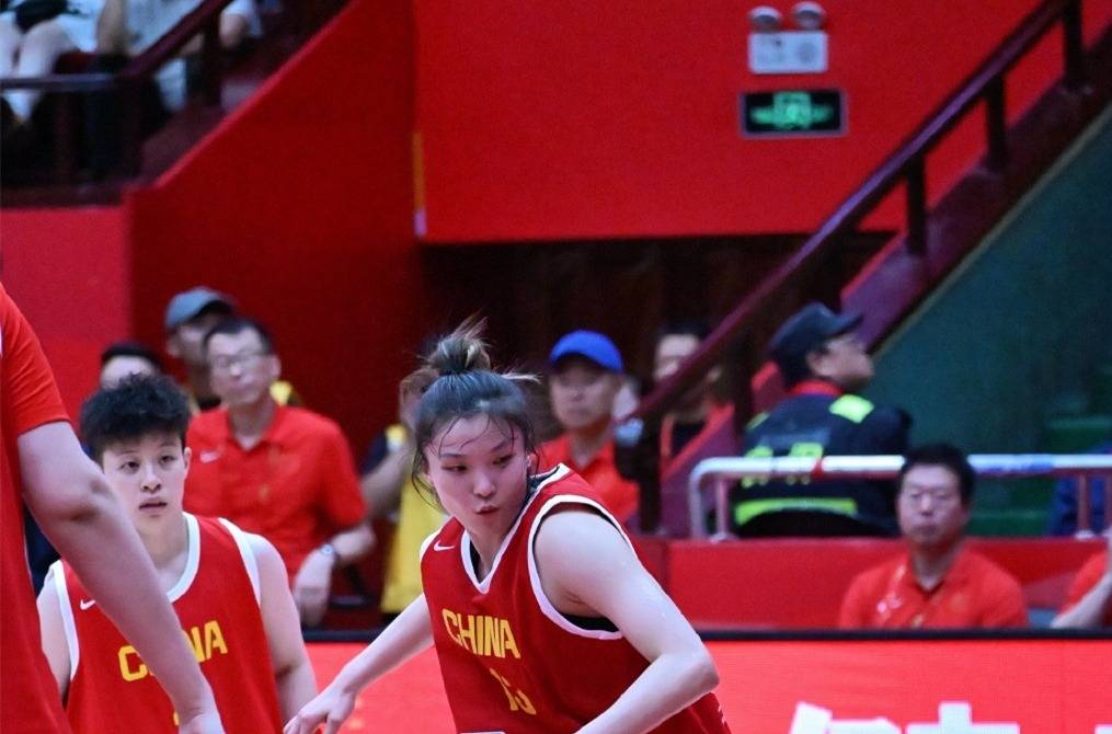 进军亚洲杯！中国女篮又一27岁王牌崛起：大学曾轰50分当李梦替身