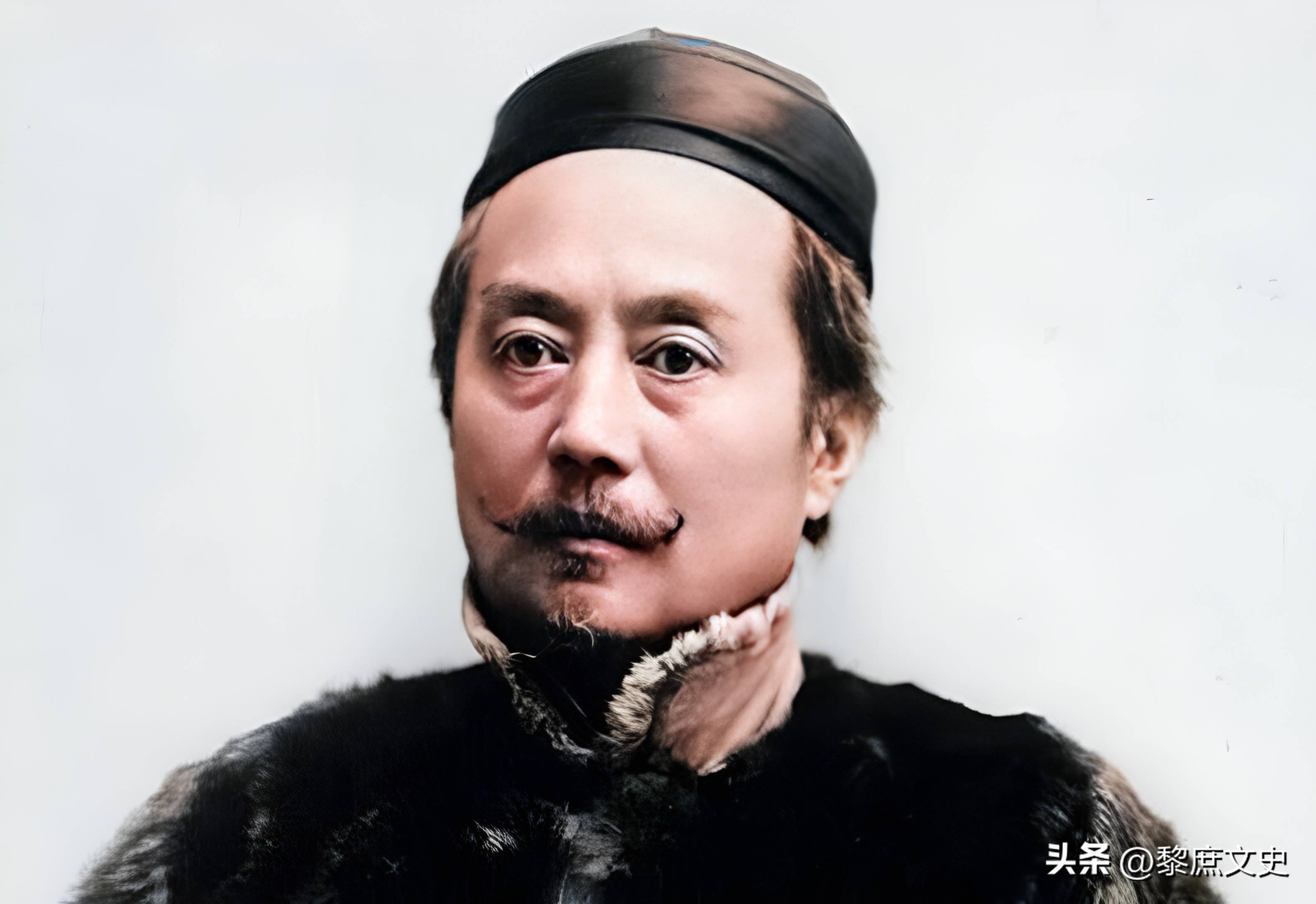 辜鸿铭在西餐厅吃饭,俩北大生用英文嘲讽,他的回复令俩学生羞愧