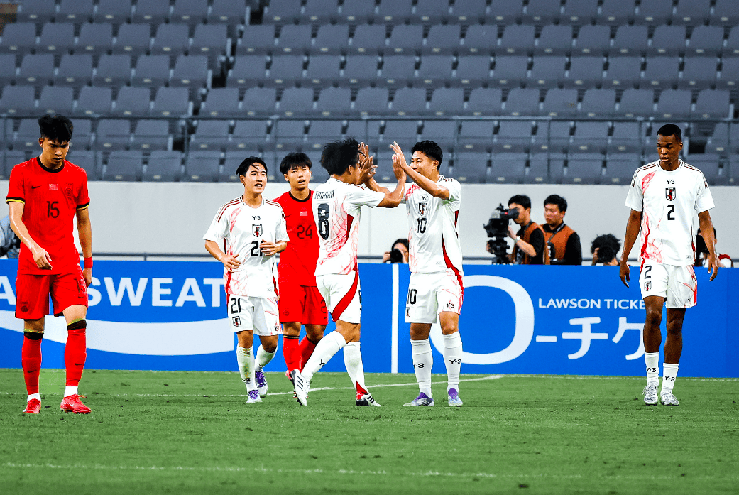 国足0-2惨败日本三队，延续27年不胜纪录，新帅两连败零进球