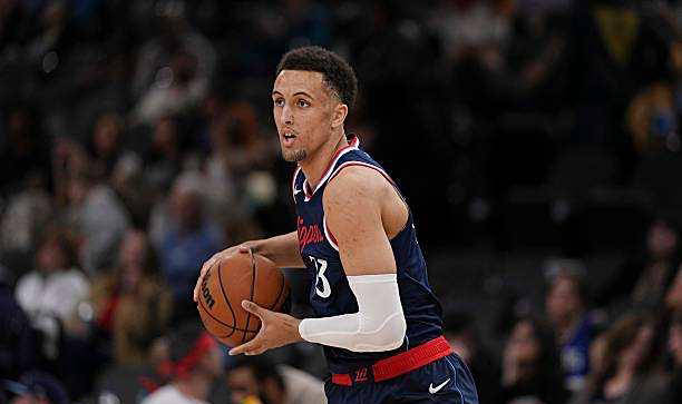 NBA快船队裁掉新秀鲍德温，签下仅4个月就被裁。