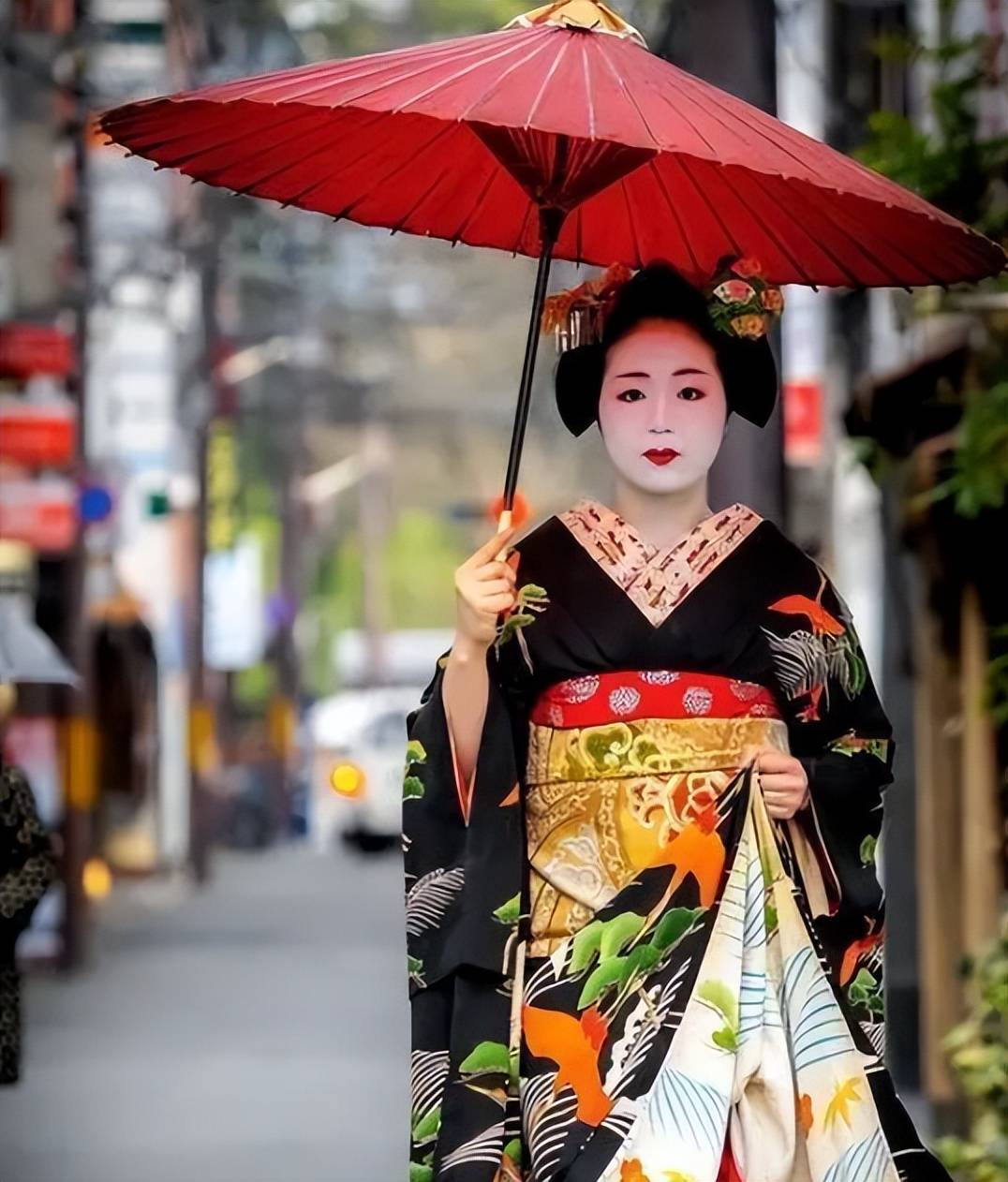 揭秘日本艺伎行业:为了客人体验好规定不婚不育,如今处境艰难