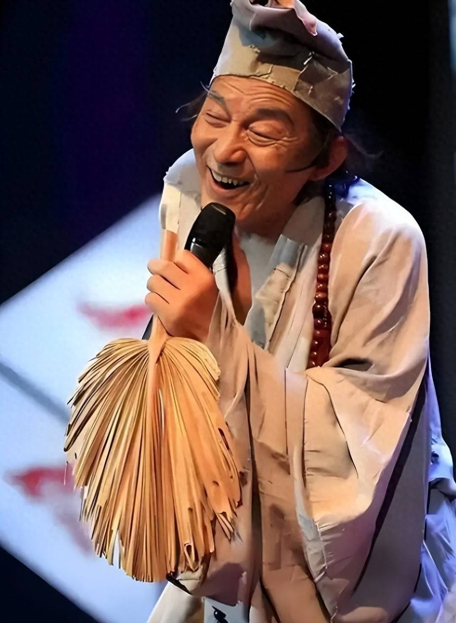和昔日拍摄《济公》的主创团队再次见面,92岁的游本昌,再次看到往日的