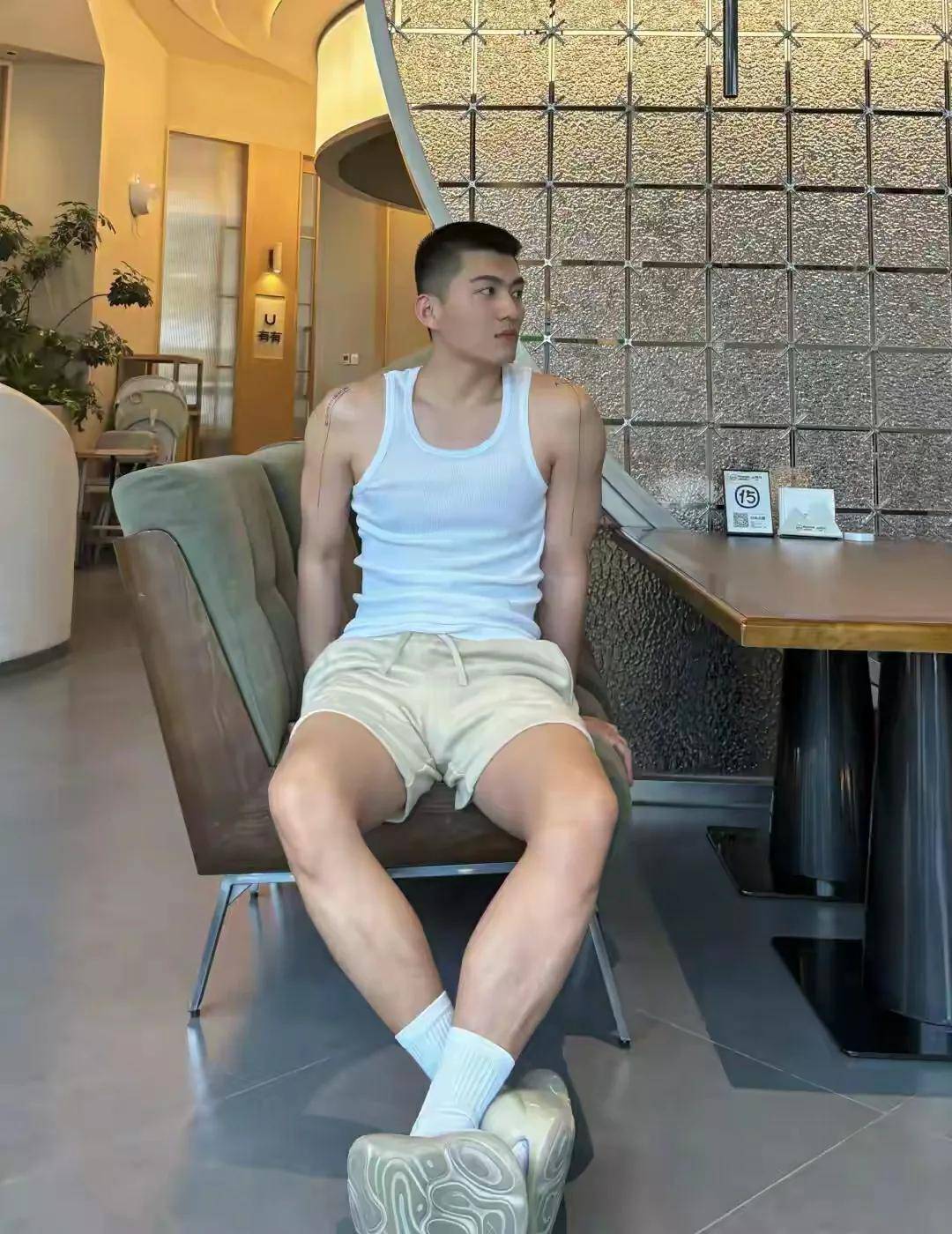 整容级发型大变身普通男生逆袭帅气轻松打造成熟魅力