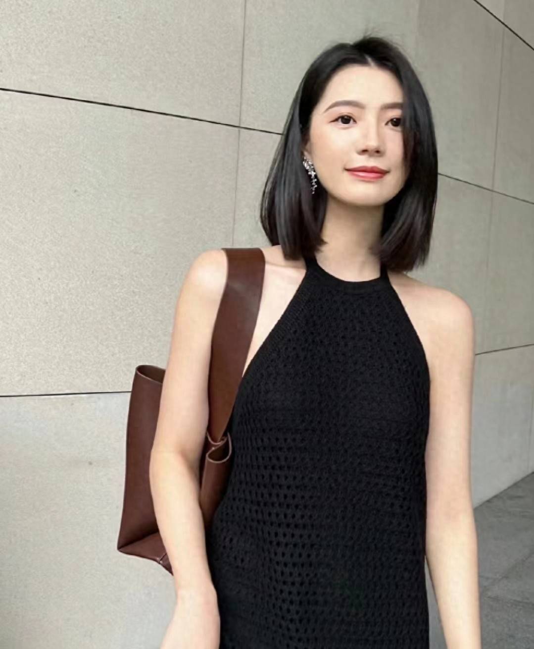 女人40岁后,避免这3款发型,显老土气!试试这4款减龄气质造型