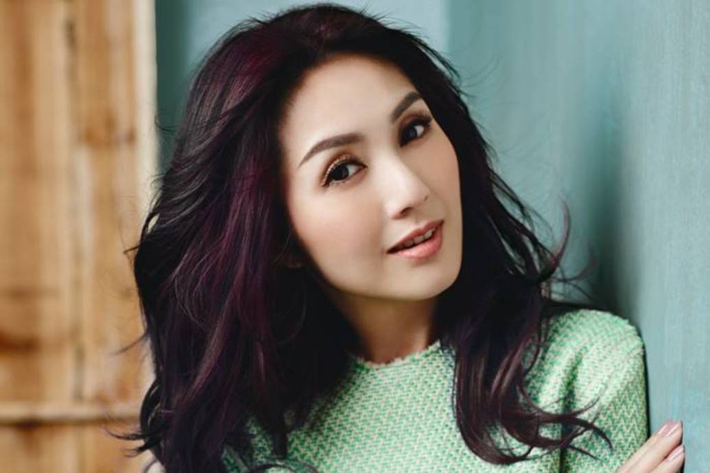 杨千嬅30年娱乐圈生存法则:唱歌敢哭演戏敢疯,如今50+活得像少女_音乐_首歌_演艺